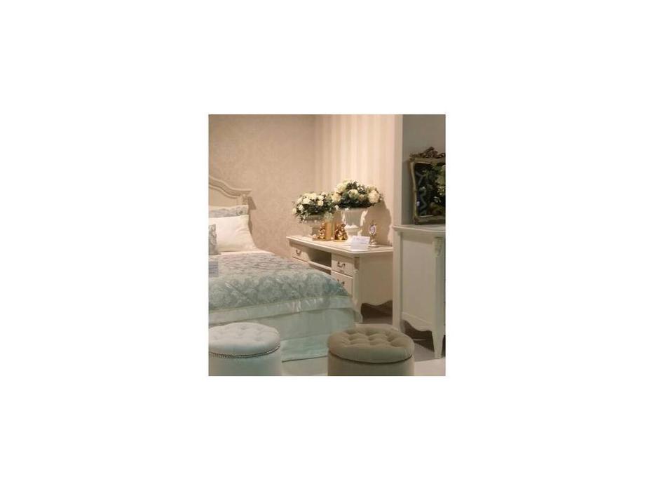 LAtelier Du Meuble: Romantic Gold: тумба под телевизор  (слоновая кость с золотой патиной)
